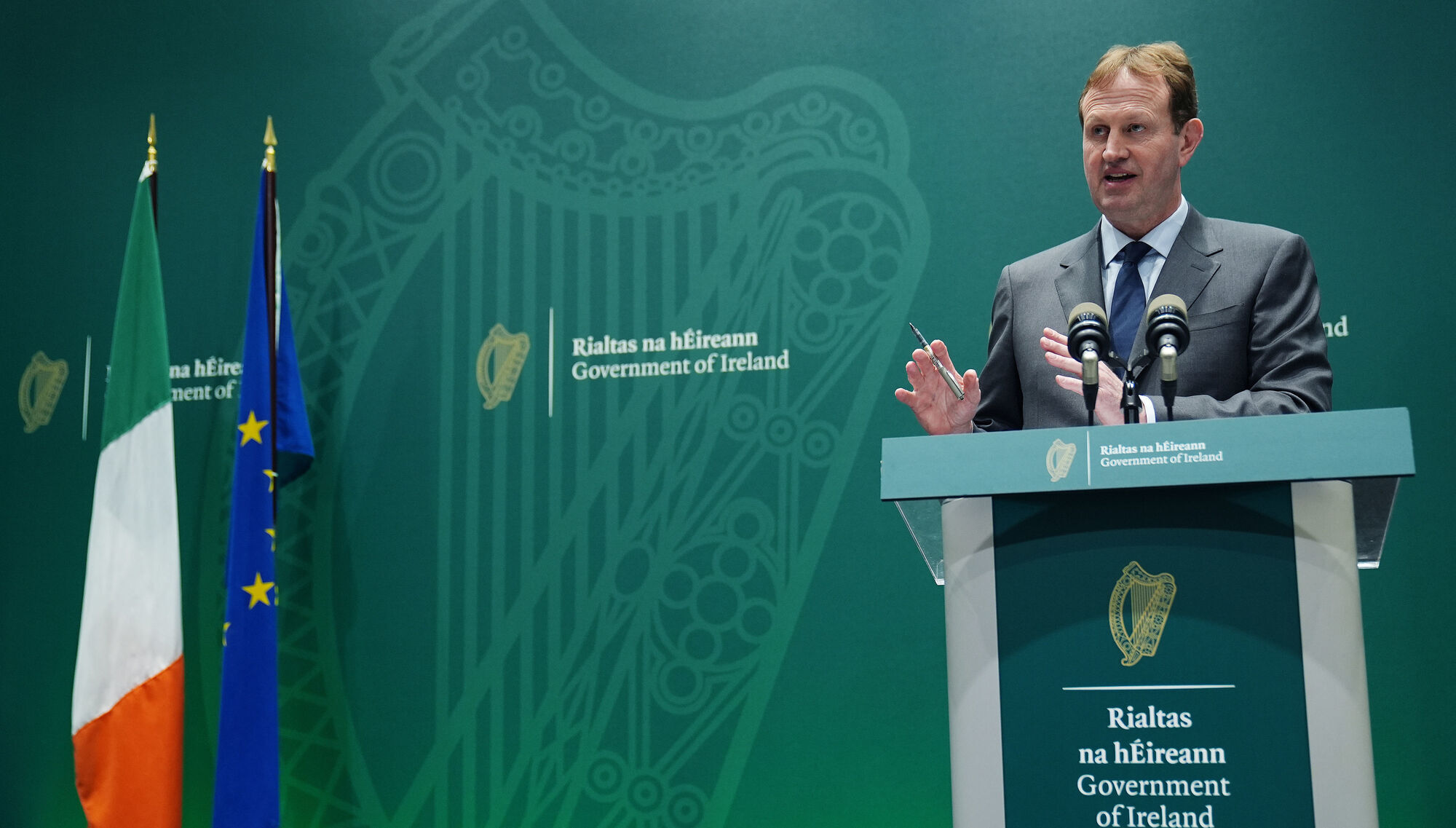 Government tightens migration rules with five-year wait for citizenship