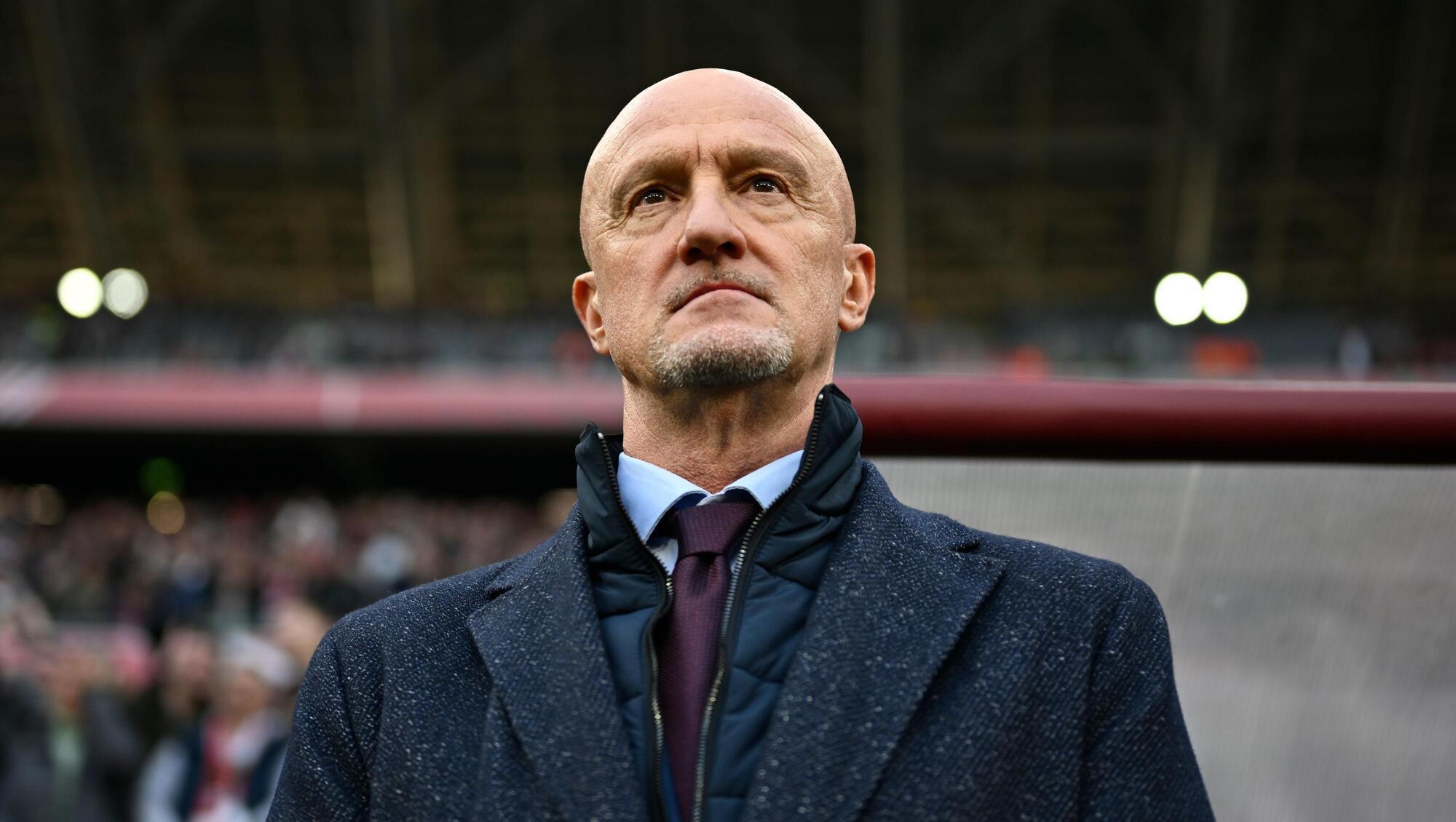 Hungary manager Rossi dodges chop after Ireland meltdown