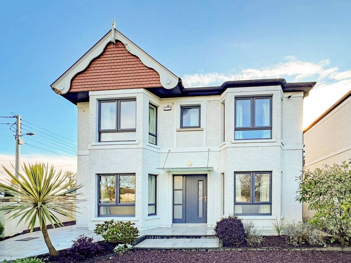 Paradiso 4A  exterior is smart