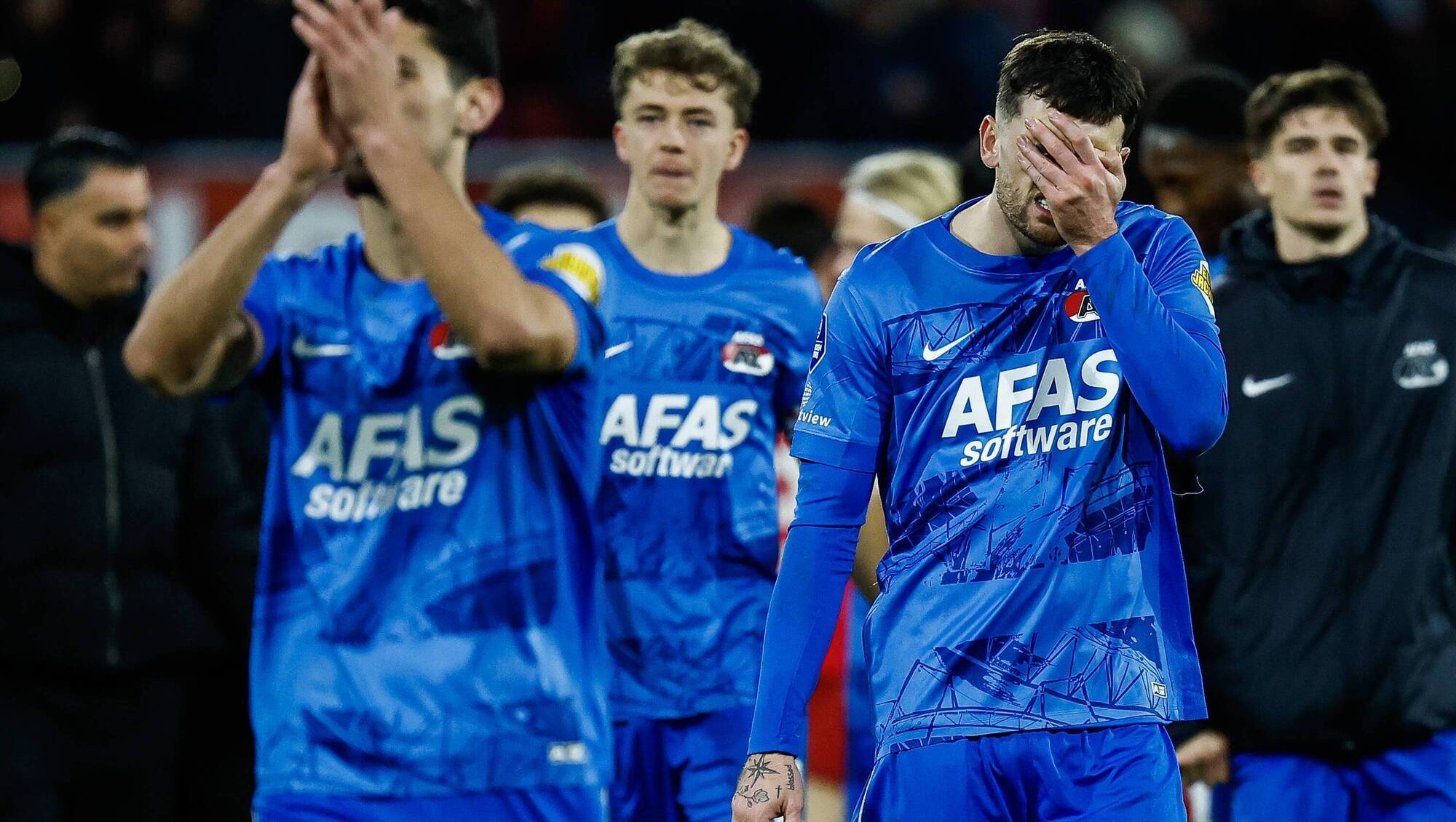 Troy Parrott misses late, late penalty as AZ Alkmaar lose out to Twente