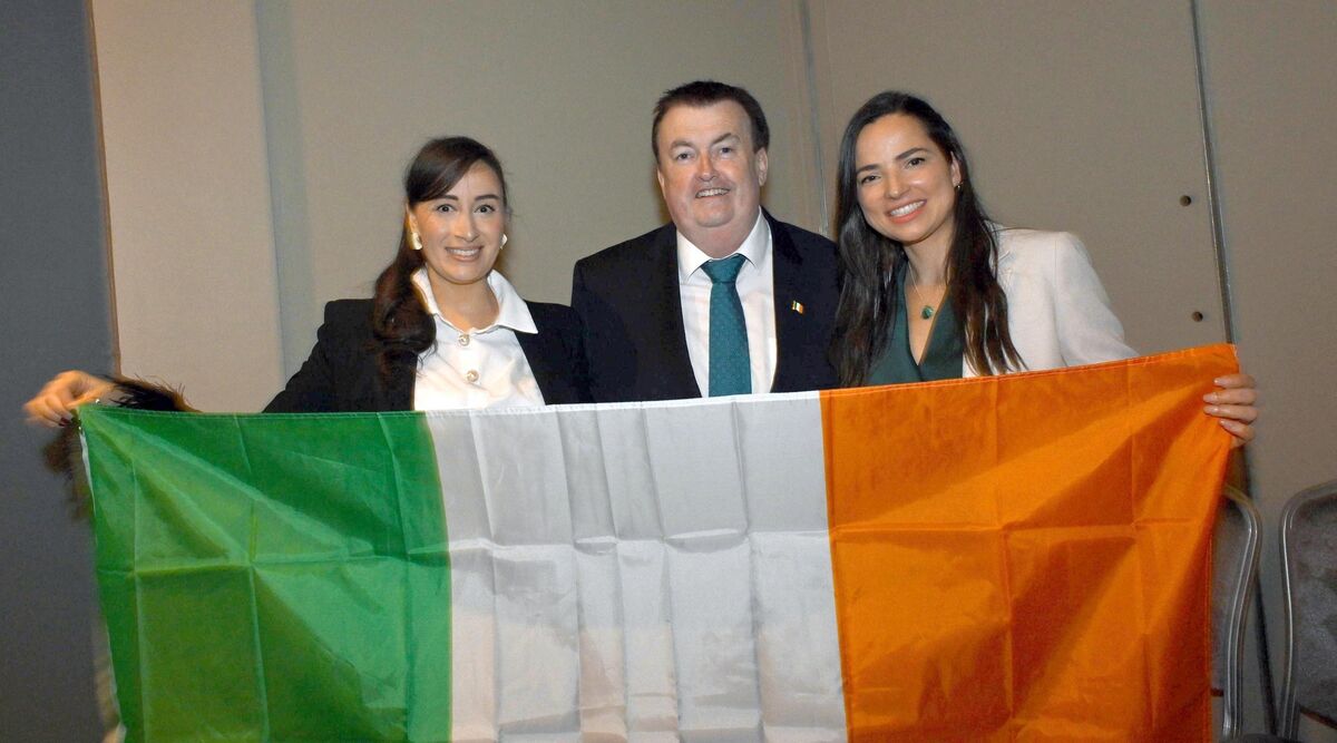 Migration minister Colm Brophy with new Irish citizens Mirella Lucas De Carvalho and Caroline Nogueira Lourence. Migration minister Colm Brophy with new Irish citizens Mirella Lucas De Carvalho and Caroline Nogueira Lourence.