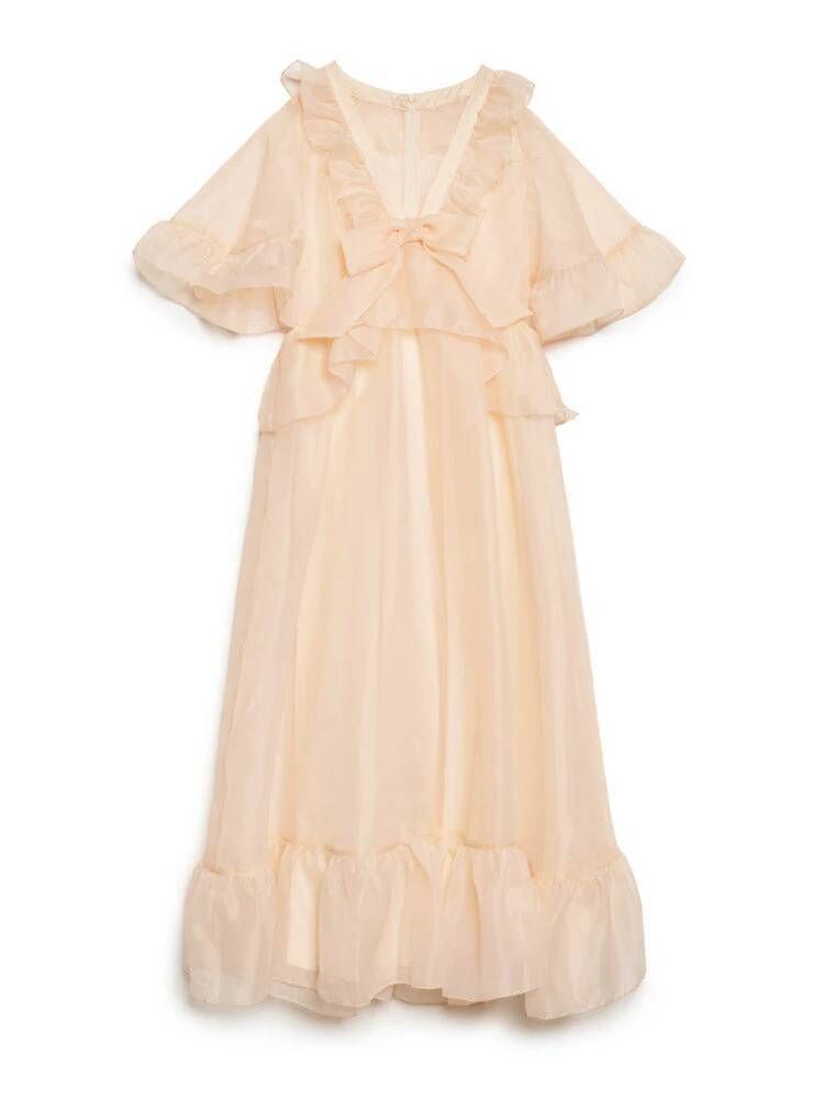 DREAM ‘Boudoir’ jacquard midi dress, Sister Jane, €204 sisterjane.com
DREAM ‘Boudoir’ jacquard midi dress, Sister Jane, €204 sisterjane.com