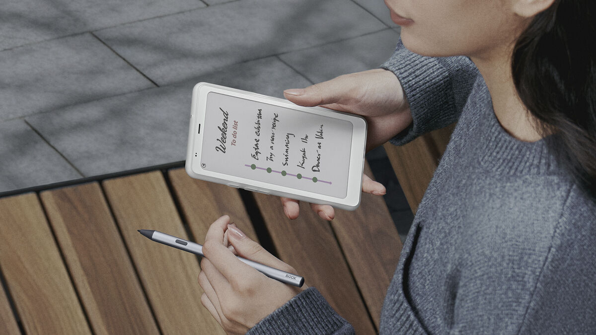 The InkSense Plus stylus turns the Palma into a tiny note-taking machine. Picture: Boox.