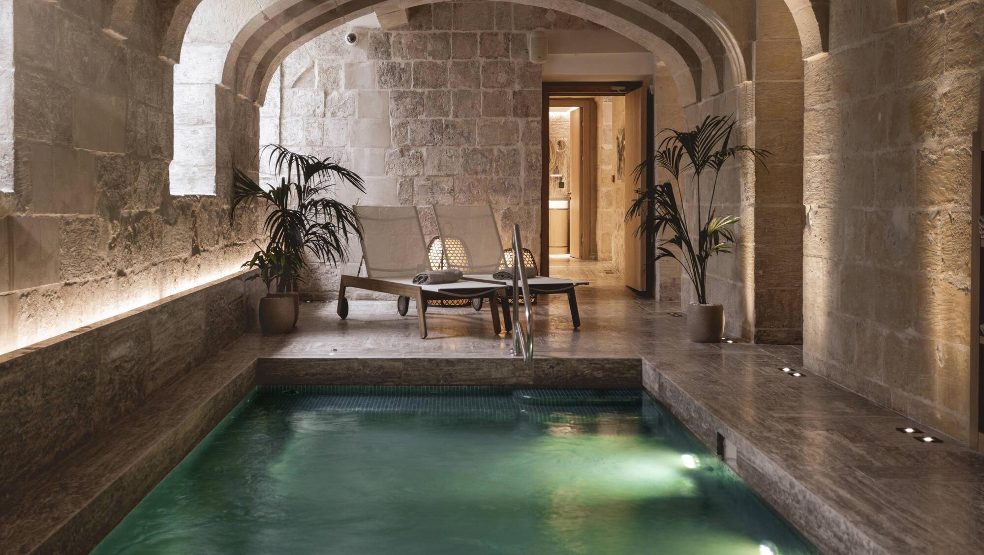Departure Lounge: Cast your holiday longings toward Valletta, and the Maltese sunlight