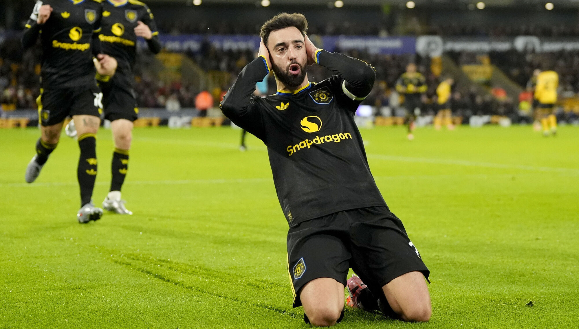 Rudderless Manchester United cruise past winless Wolves