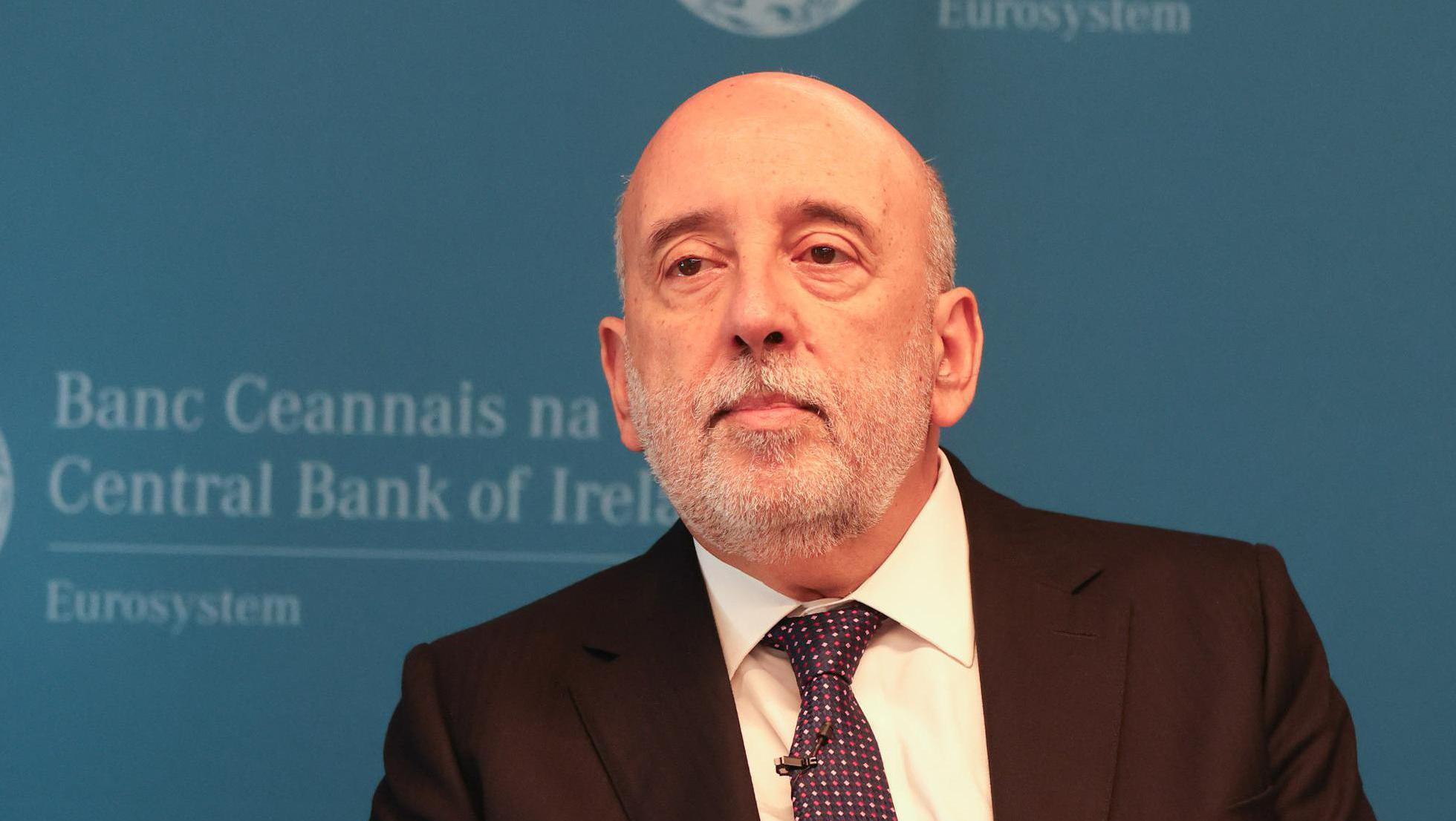 Central Bank promises not to lower standards amid simplification push