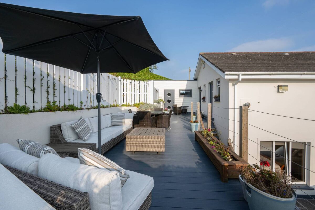 Seaward facing patio to the rear Seaward facing patio to the rear