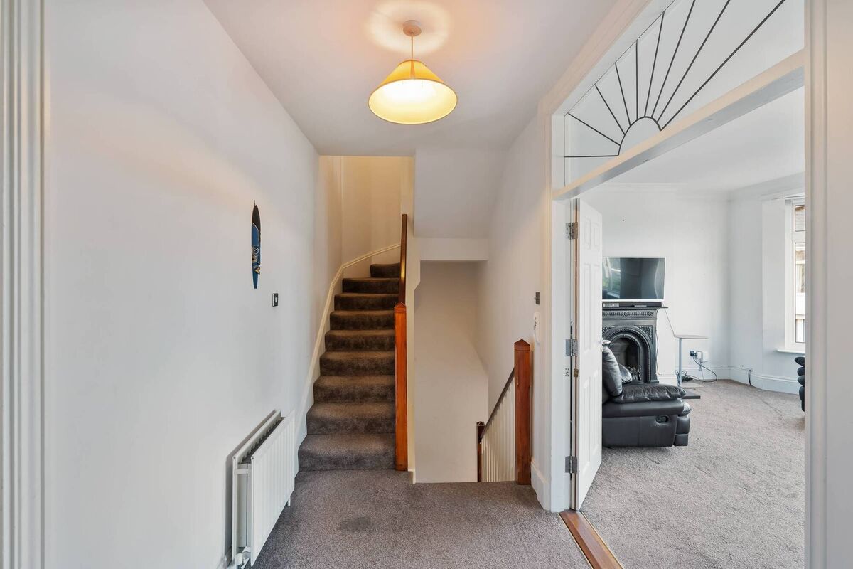 Mid-level at 16 Douglas Close Mid-level at 16 Douglas Close