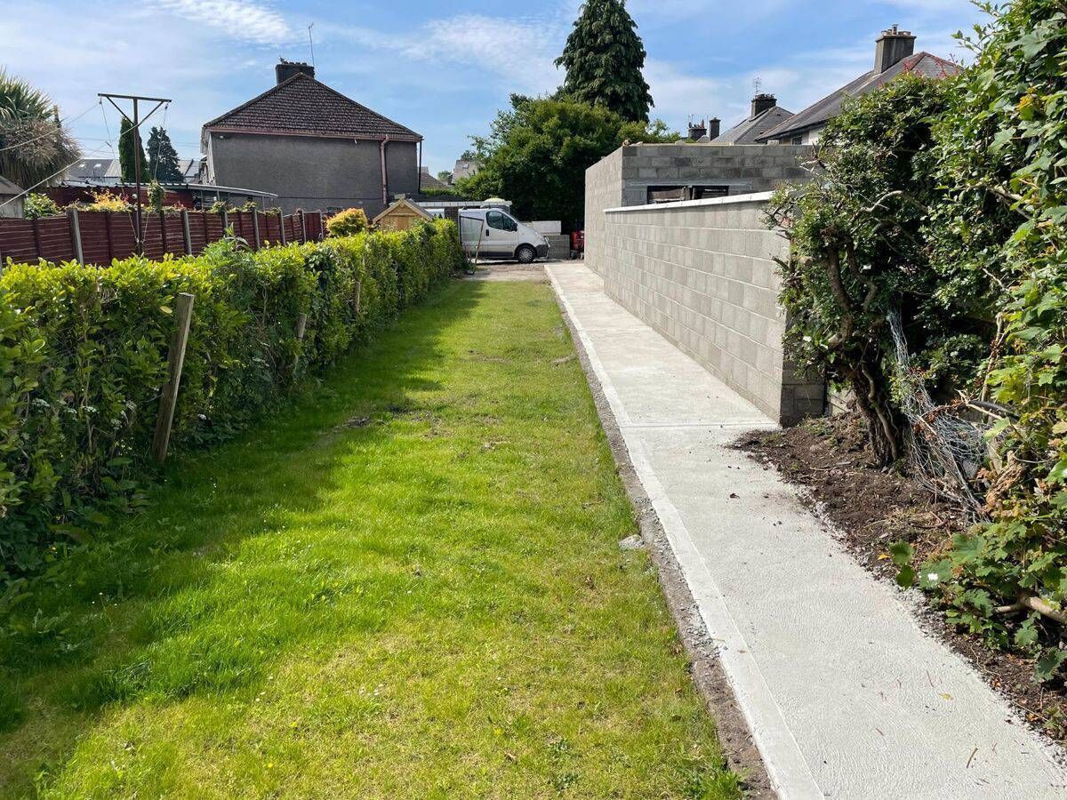 Landing strip: rear access at Carrigeen Park Landing strip: rear access at Carrigeen Park