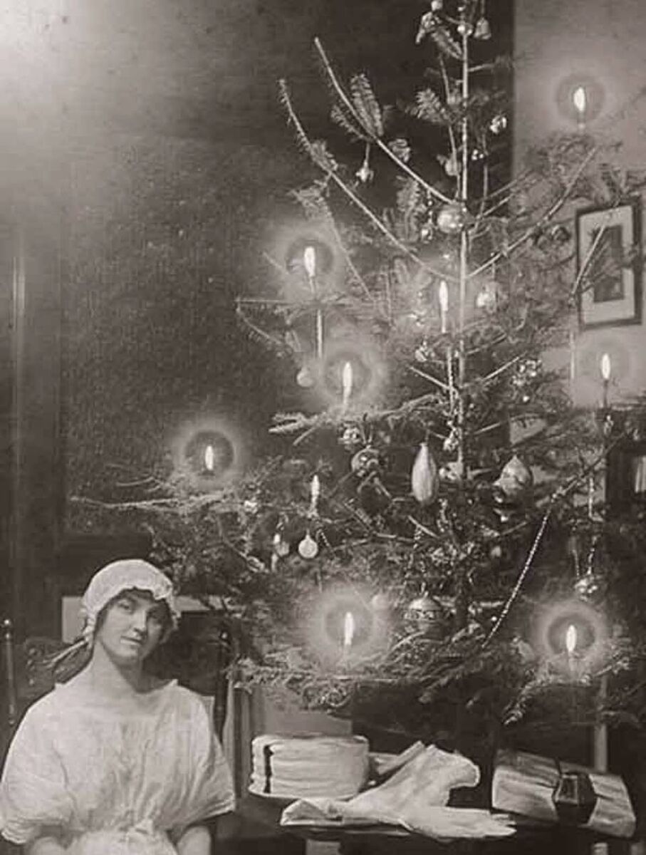 Packages wrapped in thick white paper beneath a Victorian Christmas tree (Sew Historically) Packages wrapped in thick white paper beneath a Victorian Christmas tree (Sew Historically)