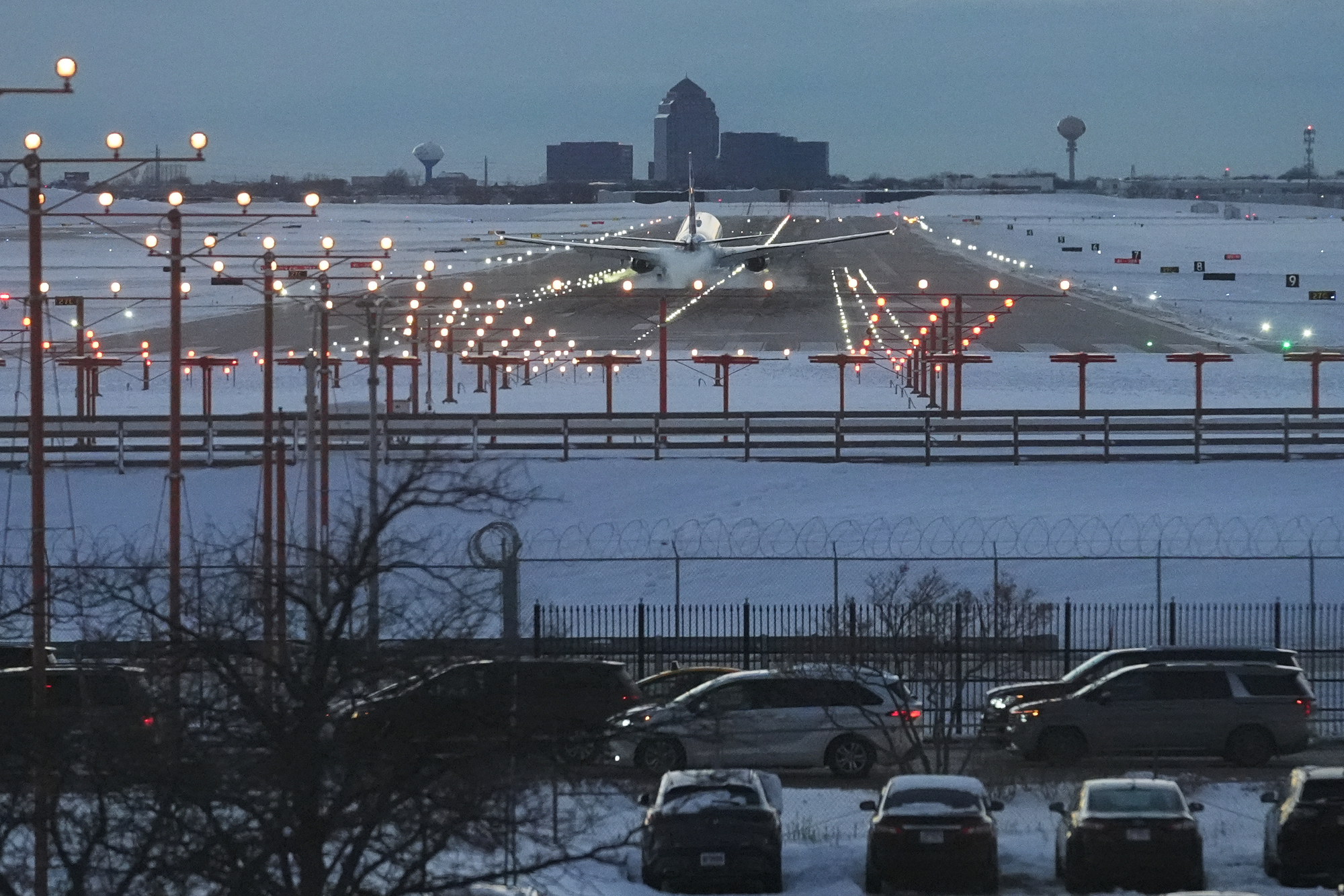 Winter storm sees 1,000 flights disrupted during peak holiday travel period