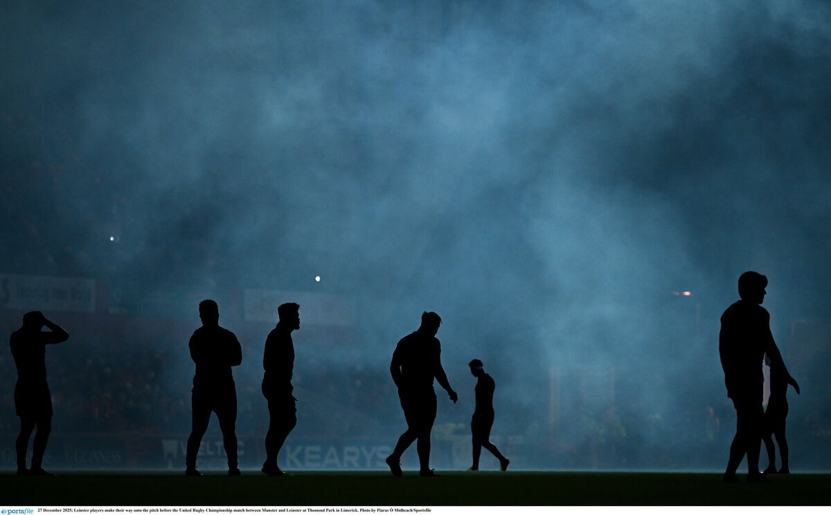 Ghost town: Leinster players make their way onto the pitch before the URC match against Munster at Thomond Park. Pic: Piaras Ó Mídheach/Sportsfile