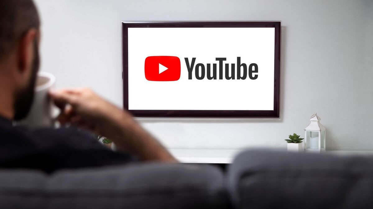 Petina videoposnetkov, priporočenih novim uporabnikom YouTuba, je nekakovostna vsebina, ustvarjena z umetno inteligenco