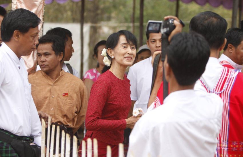 Aung San Suu Kyi eyes post 'above the president' in Burma elections