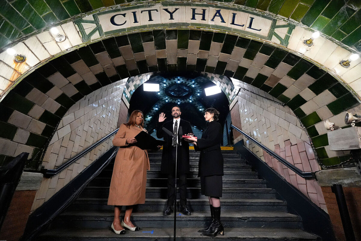 New York Attorney General Letitia James, left, administers the oath of office to mayor-elect Zohran Mamdani, center, as his wife Rama Duwaji looks on, Thursday, Jan. 1, 2026, in New York. (AP Photo/Yuki Iwamura)