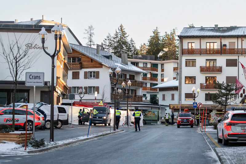 Police officers inspect the area where a fire broke out at the Le Constellation bar and lounge leaving people dead and injured, during New Yearâs celebration, in Crans-Montana, Swiss Alps, Switzerland, Thursday, Jan. 1, 2026. (Alessandro della Valle/Keystone via AP) Police officers inspect the area where a fire broke out at the Le Constellation bar and lounge leaving people dead and injured, during New Yearâs celebration, in Crans-Montana, Swiss Alps, Switzerland, Thursday, Jan. 1, 2026. (Alessandro della Valle/Keystone via AP)