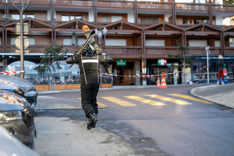 A skier walks in the area where a fire broke out at the Le Constellation bar and lounge leaving people dead and injured, during New Yearâs celebration, in Crans-Montana, Swiss Alps, Switzerland, Thursday, Jan. 1, 2026. (Alessandro della Valle/Keystone via AP) A skier walks in the area where a fire broke out at the Le Constellation bar and lounge leaving people dead and injured, during New Yearâs celebration, in Crans-Montana, Swiss Alps, Switzerland, Thursday, Jan. 1, 2026. (Alessandro della Valle/Keystone via AP)