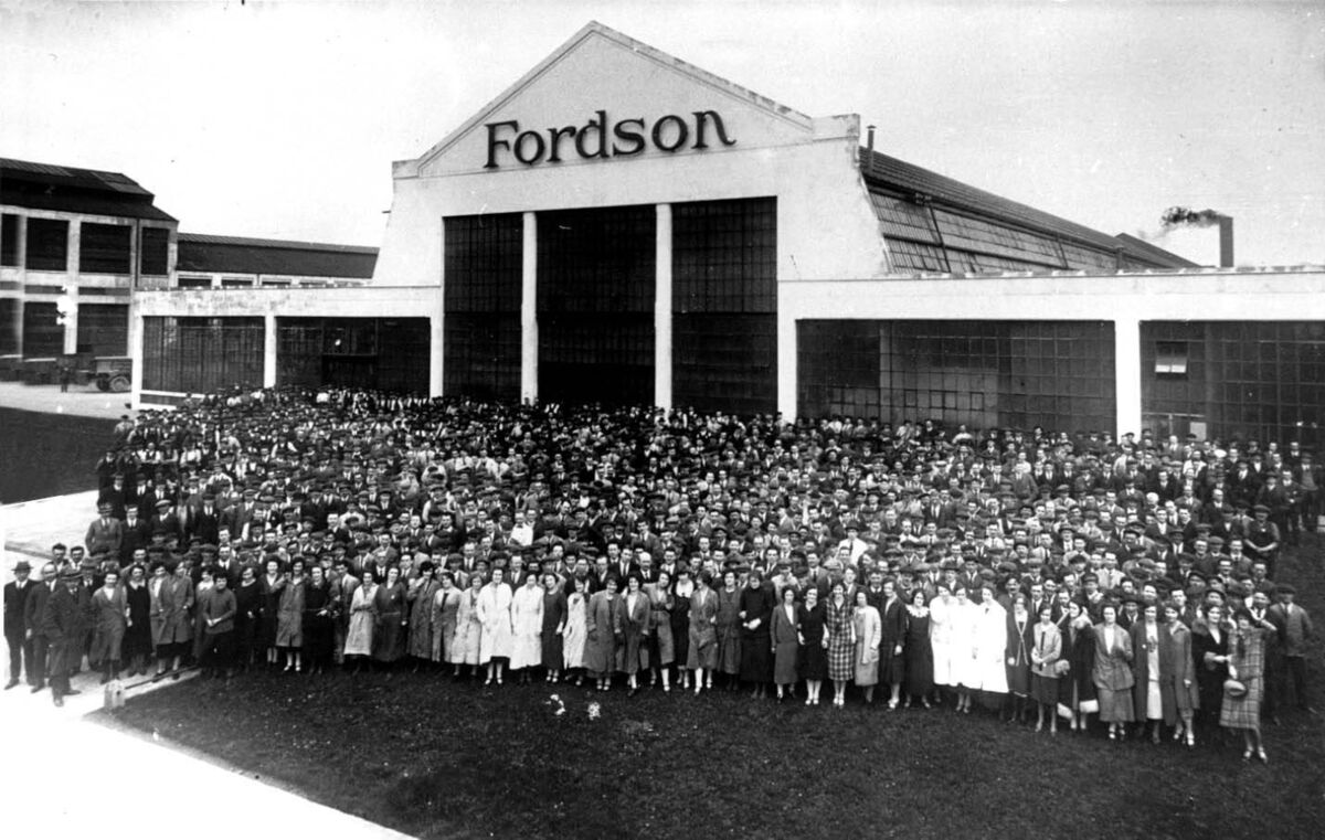 Workers outside the Ford factory in Cork in 1926. 