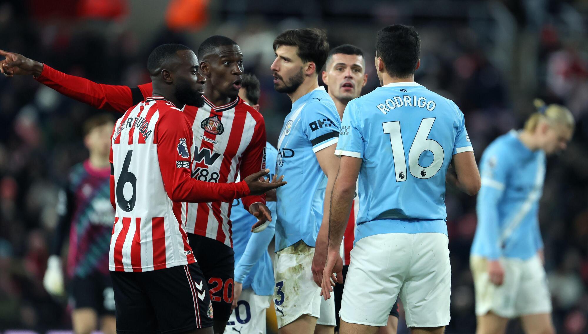 Manchester City drop two crucial points in title race as Sunderland stand firm