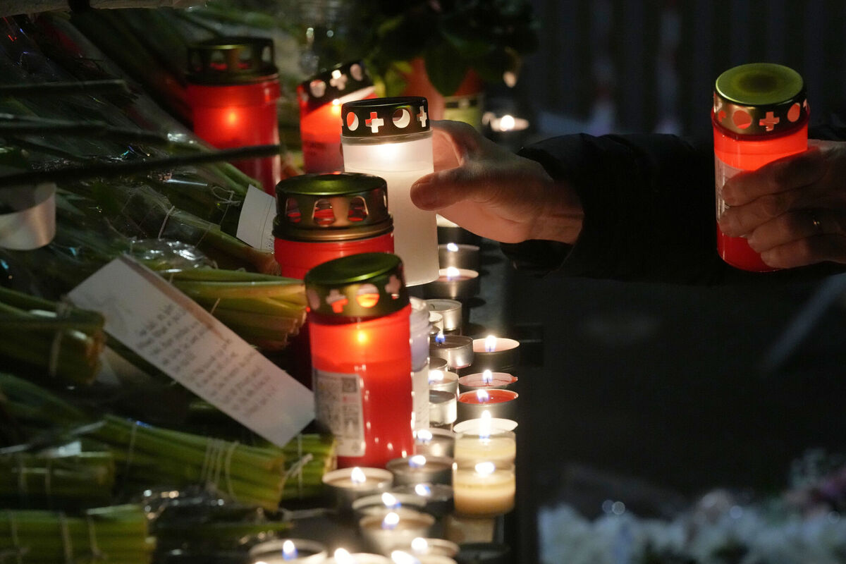 People lay candles and flowers near the Le Constellation bar, where a devastating fire left dead and injured during the New Year's celebrations in Crans-Montana, Swiss Alps, Switzerland, Thursday, Jan. 1, 2026. (AP Photo/ Antonio Calanni) People lay candles and flowers near the Le Constellation bar, where a devastating fire left dead and injured during the New Year's celebrations in Crans-Montana, Swiss Alps, Switzerland, Thursday, Jan. 1, 2026. (AP Photo/ Antonio Calanni)