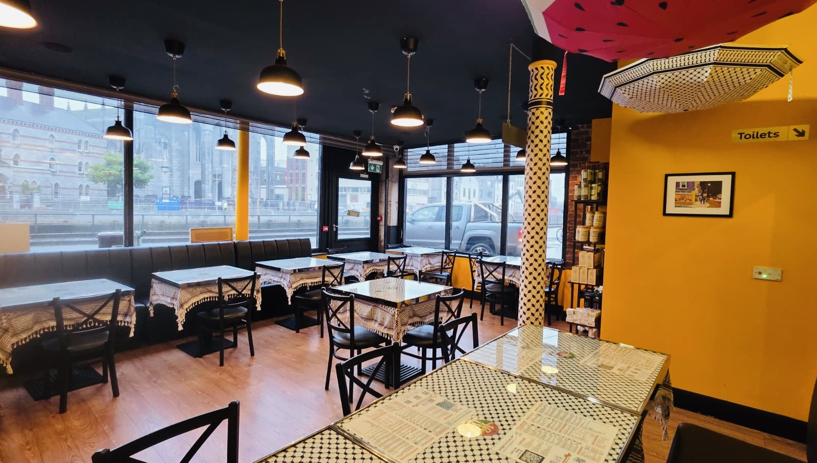 Restaurant review: This Cork favourite puts the Izz into Palestinian pizzazz