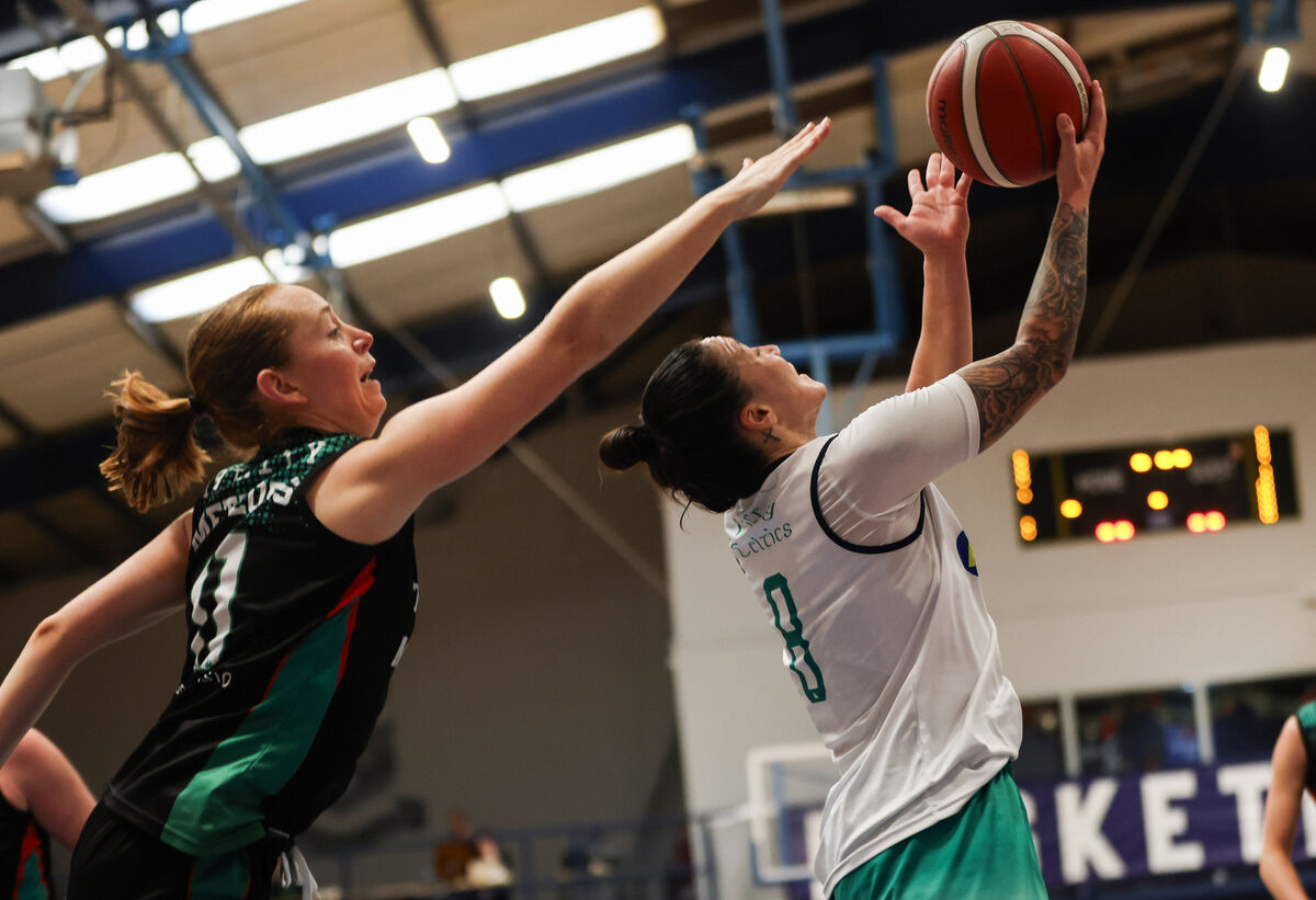 Meteors' Ciara Mulligan tries to intercept a Destinee Bursch shot. Pic: Tom Maher/Inpho