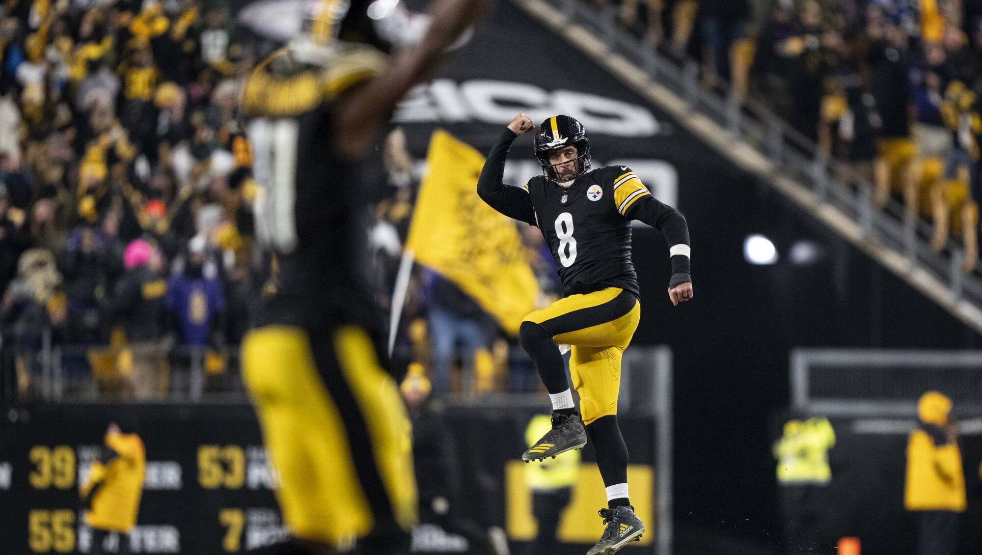 NFL roundup: Steelers edge Ravens in wild finish for playoff berth