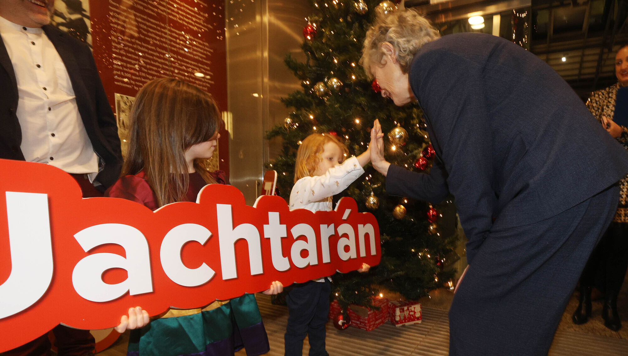  President Catherine Connolly at the launch of An Foclóir Nua Gaeilge with Éile Ní Dhuinn Ní Bhric (5) and Iolann O Duinn Ó Bric (4). Picture: Leon Farrell / Photocall Ireland