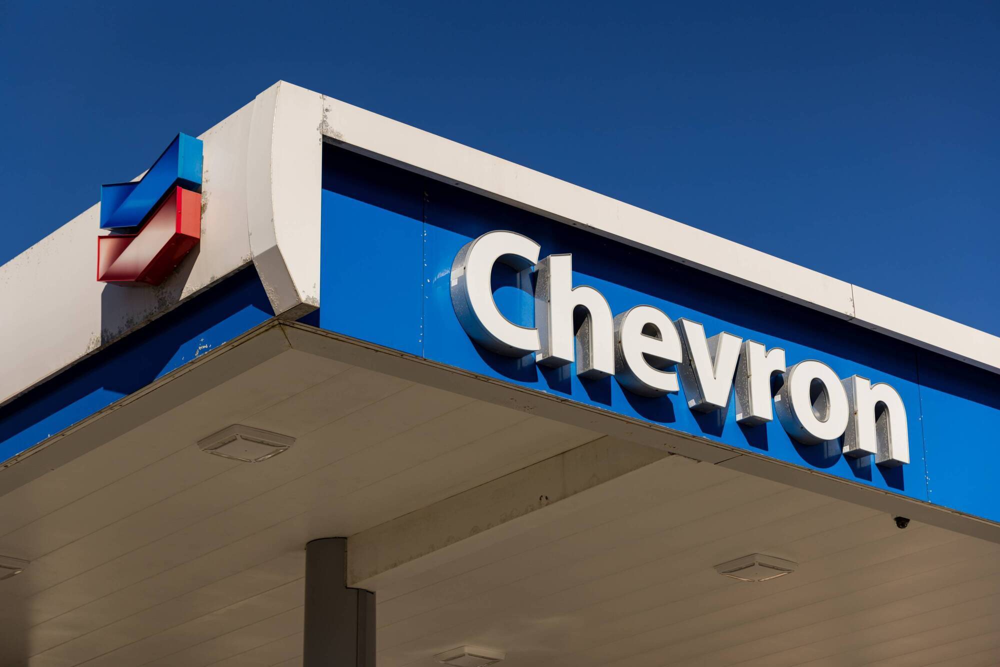 Oil prices rise slightly amid US action in Venezuela 