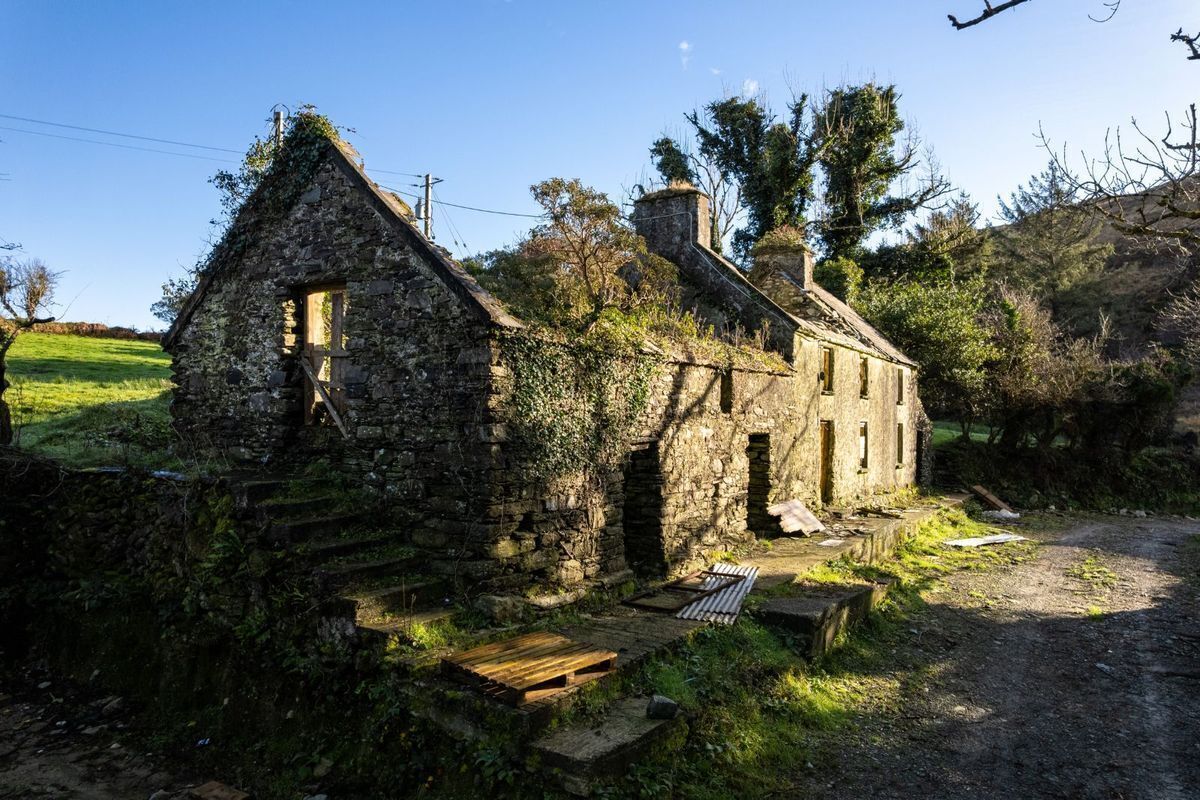 The 75-acre farm has 4.5km east of Bantry at Cahernacrin and has a derelict traditional dwelling, with a number of outbuildings. The 75-acre farm has 4.5km east of Bantry at Cahernacrin and has a derelict traditional dwelling, with a number of outbuildings.