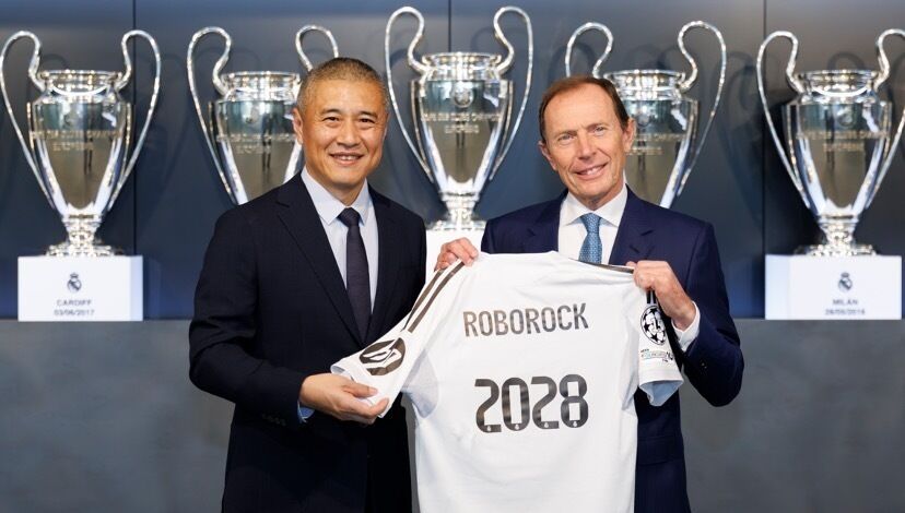 Roborock President, Mr Quan Gang, and Real Madrid Football Club's Director of Institutional Relations, Emilio Butragueño. Picture: Roborock.