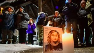 <p>A picture of Renee Good, who was shot and killed U.S. Immigration and Customs Enforcement in Minneapolis on Wednesday is displayed during a candlelight vigil in Pliny Park in Brattleboro, Vt., on Thursday, Jan. 8, 2026. (Kristopher Radder/The Brattleboro Reformer via AP)</p>