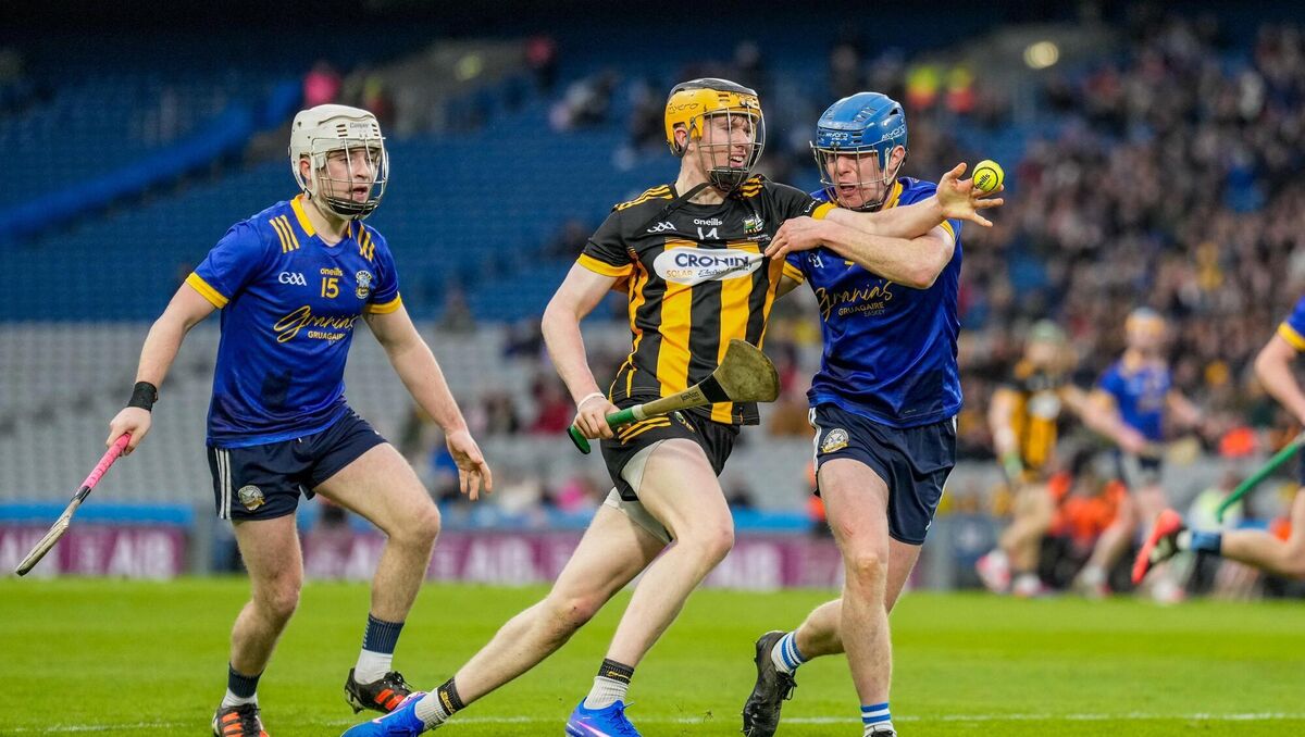Luke Griffin of Kilbrittain in action against James Weir and Fionn Connolly of Easkey. Pic: ©INPHO/James Lawlor Luke Griffin of Kilbrittain in action against James Weir and Fionn Connolly of Easkey. Pic: ©INPHO/James Lawlor