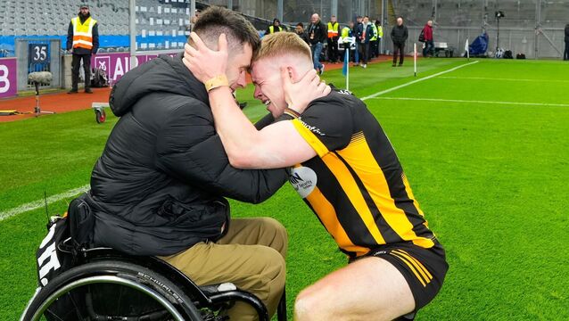 <p>Philip Wall of Kilbrittain celebrates with his brother Jamie Wall. Pic: ©INPHO/James Lawlor</p>