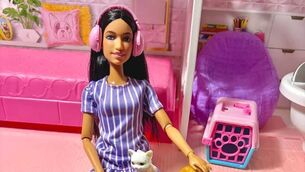 <p>Each doll also comes with a pink fidget spinner to reduce stress and improve focus, and noise-cancelling headphones to block out background sounds.</p>