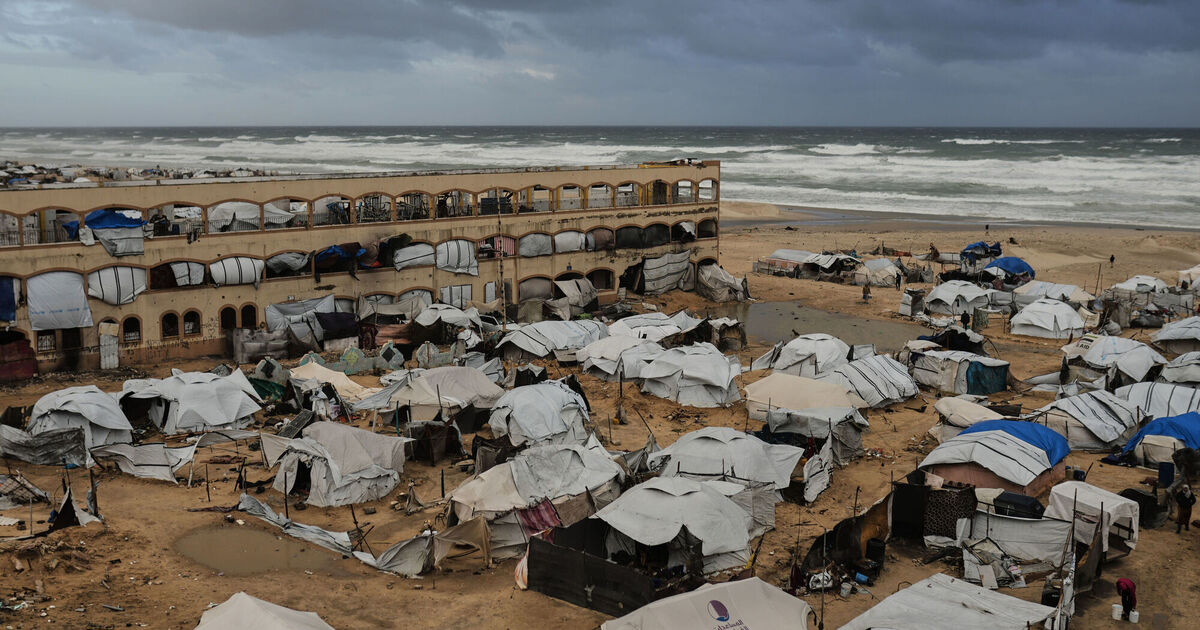 Israeli border block leaves warehouses full of medicine and food for Palestinians go to waste