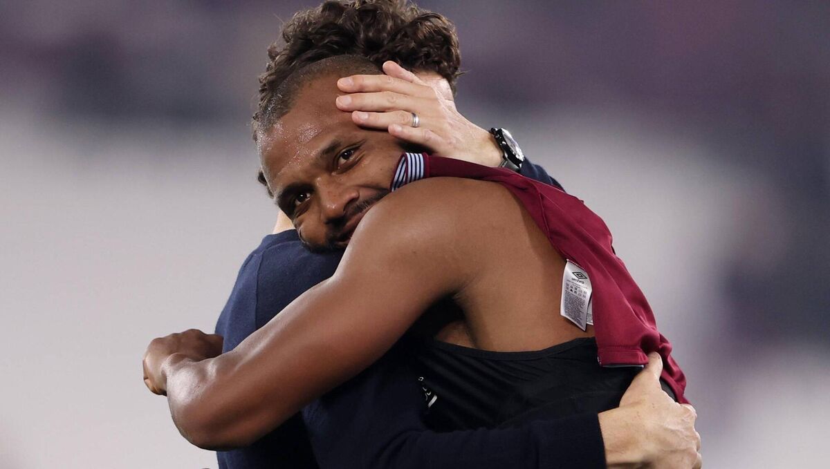 Igor Thiago of Brentford with manager Keith Andrews (Photo by Alex Pantling/Getty Images)