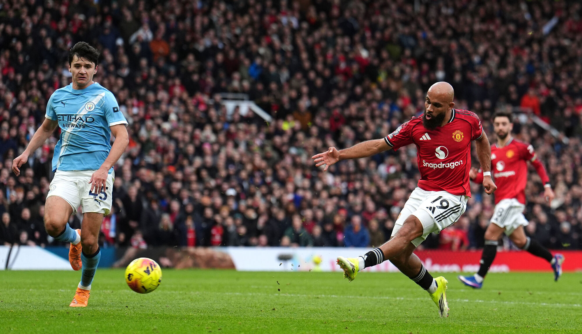 Dream start for Carrick as United roar to Manchester derby victory over City 