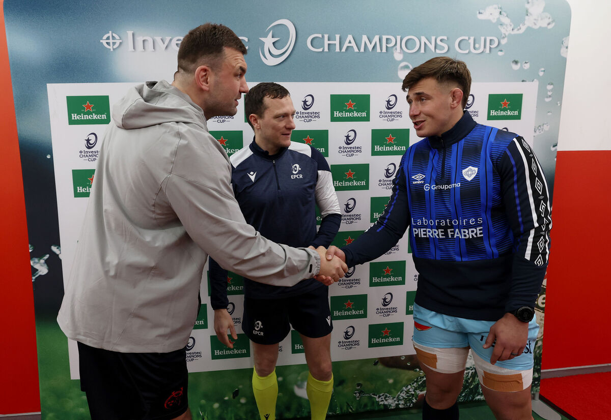 Munster's Tadhg Beirne with Referee Matthew Carley and Castres Olympique’s Baptiste Delaporte at the coin toss. Pic: Dan Sheridan/Inpho