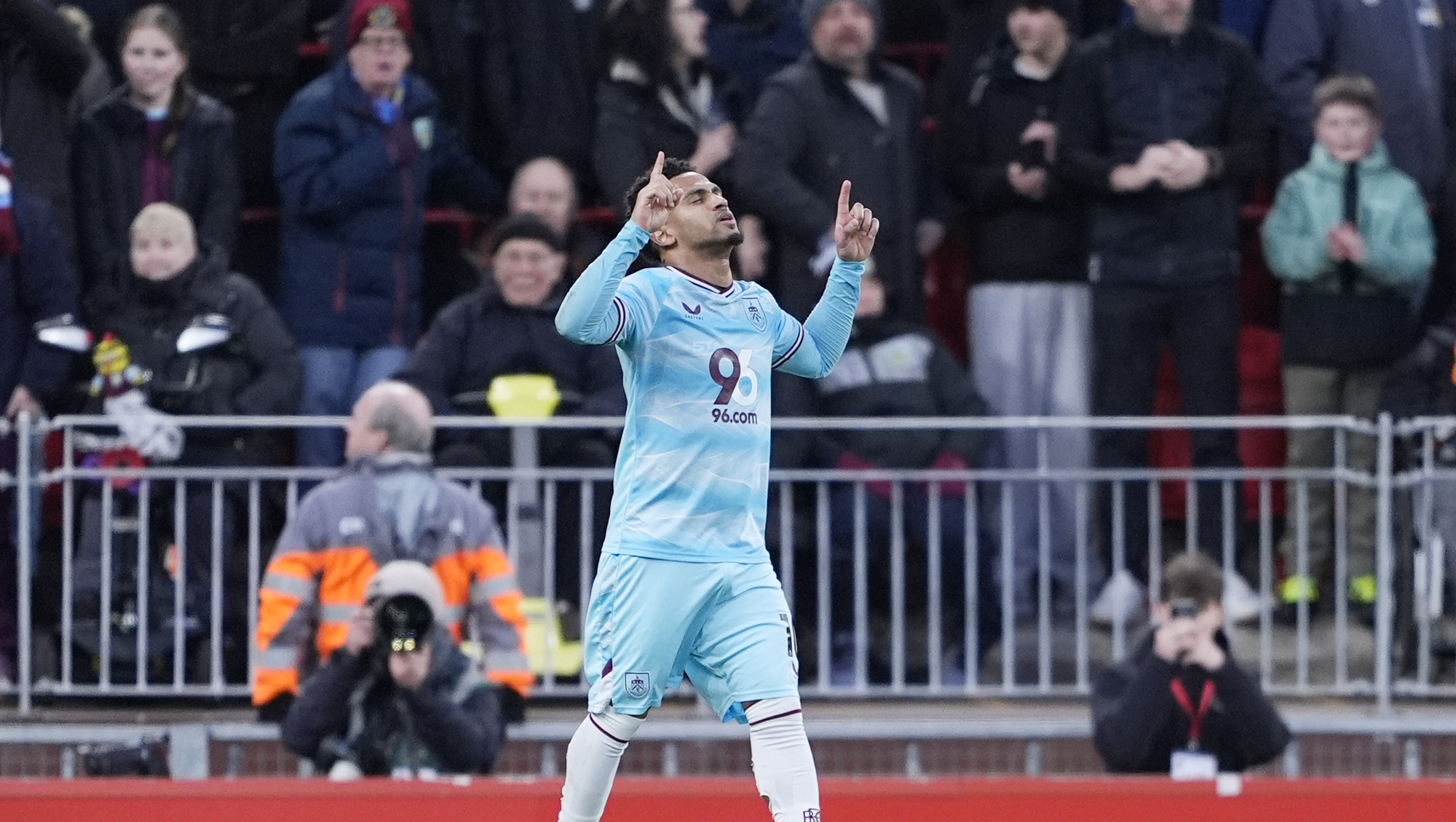 Liverpool drop points as Burnley battle to draw at Anfield