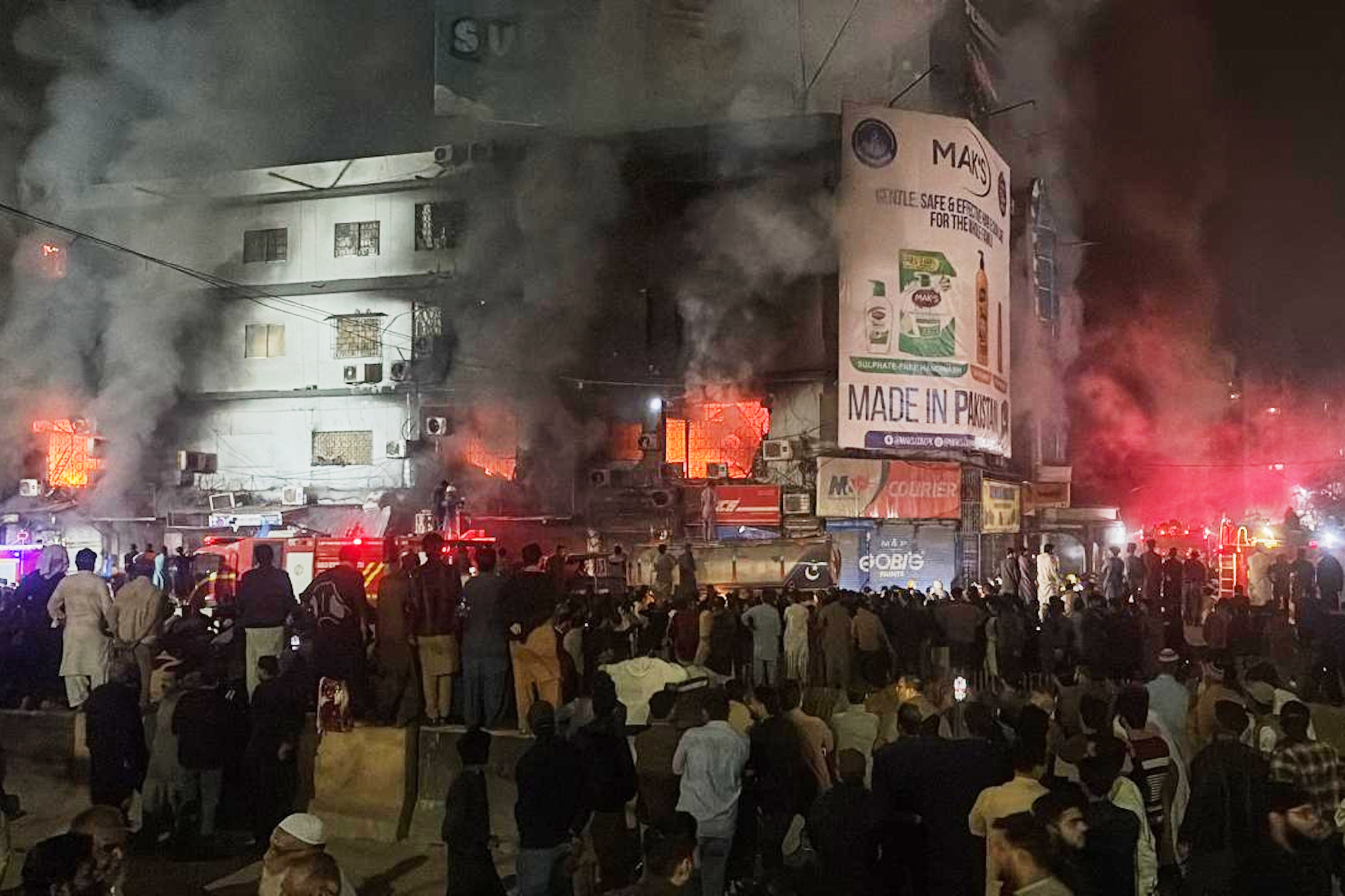 Three dead as fire engulfs shopping centre in Pakistan