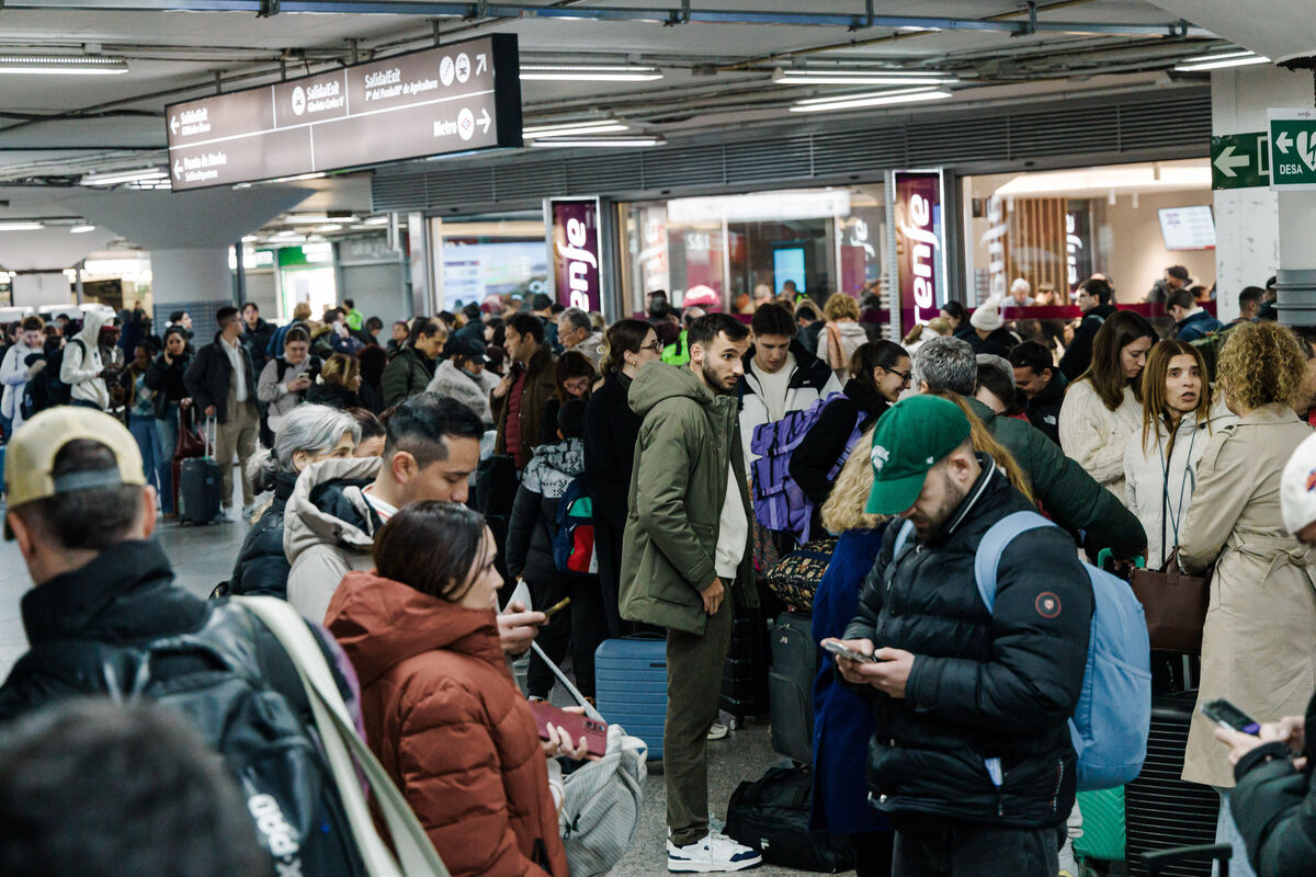 Passengers wait in the hall of Madrid train station on Sunday, January 18, 2026, following the announcement of the suspension of service due to an accident in which two trains derailed in Cordoba. Picture: Carlos Luján/Europa Press via AP
