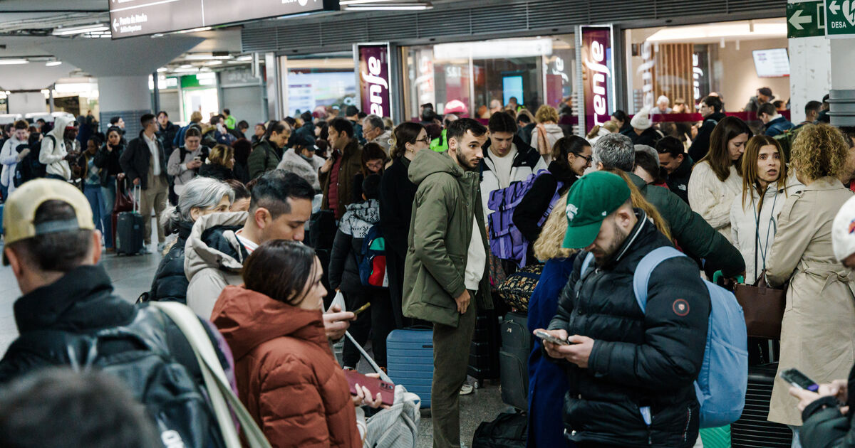 High-speed train collision in southern Spain leaves at least 39 dead