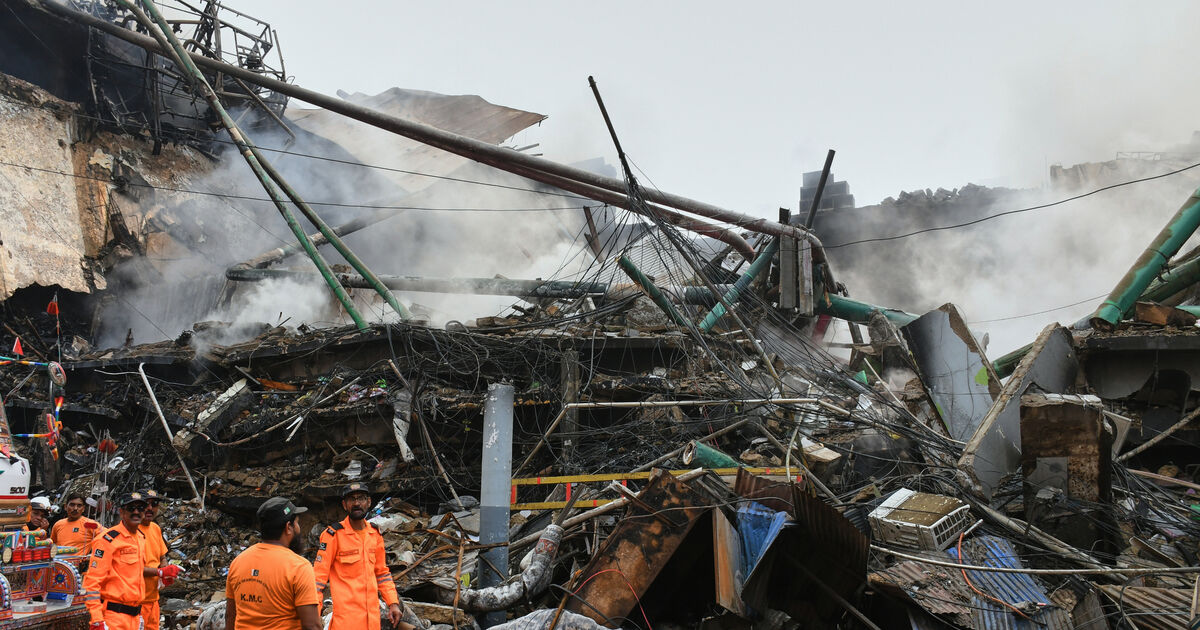 Karachi shopping plaza fire death toll rises to 11 with dozens more missing