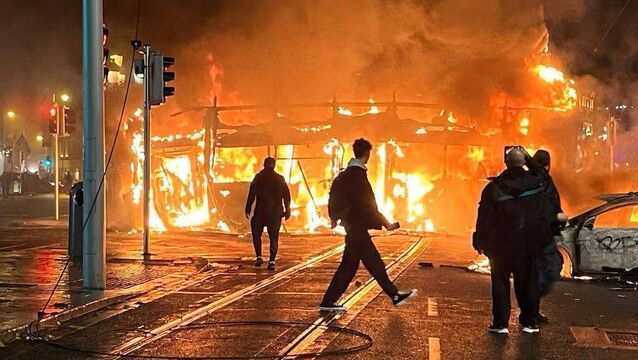 <p>In a riot, gardaí will often seek to clear participants out of a particular space and to break up crowds. To do this, they use dispersal techniques like baton charges, horse charges, pepper spray, tear gas or water cannon. File photo</p>