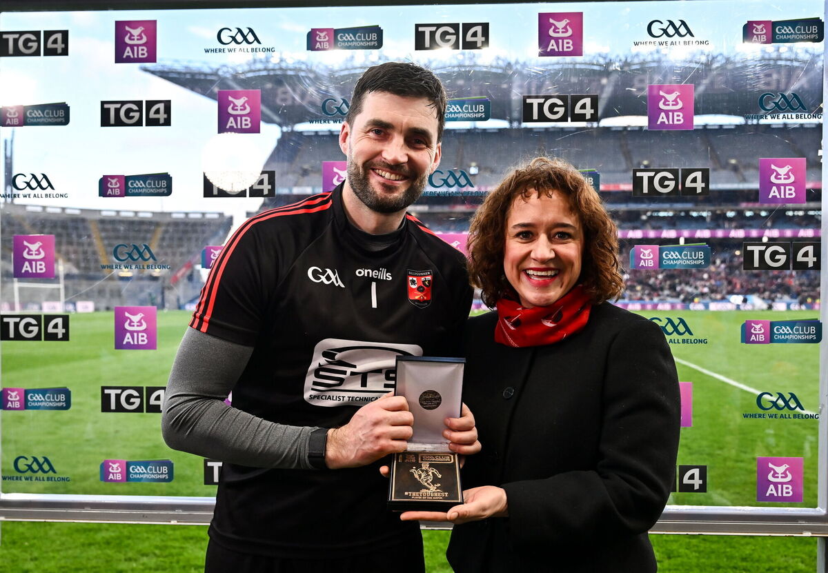 Ballygunner goalkeeper Stephen O'Keeffe receives the Player of the Match Award from Elaine Purcell, representing AIB. Pic: Piaras Ó Mídheach/Sportsfile