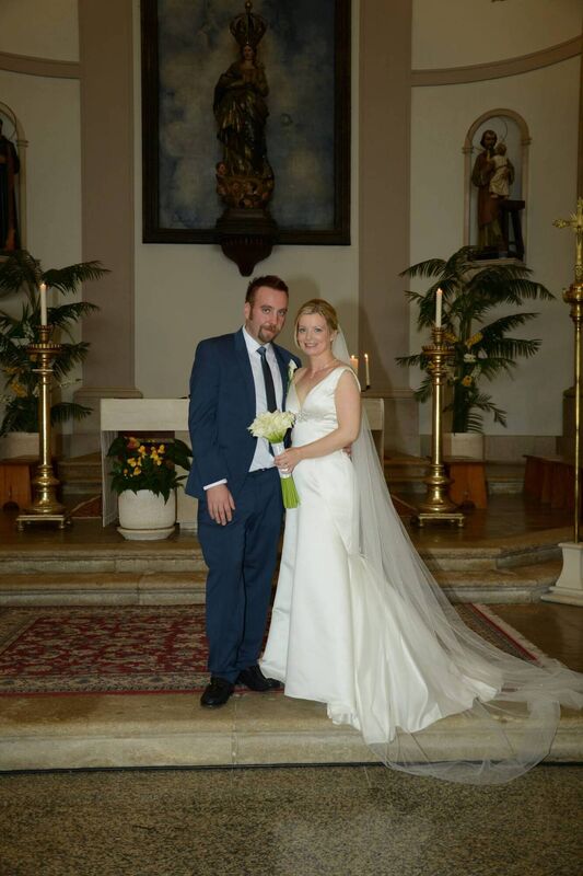 Sharon and Danny had their wedding ceremony in a church in Albufeira.