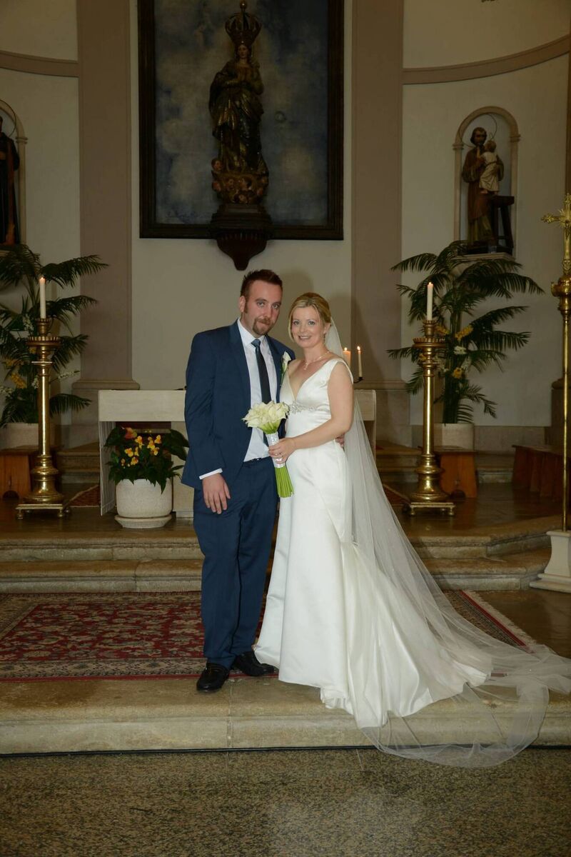 Sharon and Danny had their wedding ceremony in a church in Albufeira.