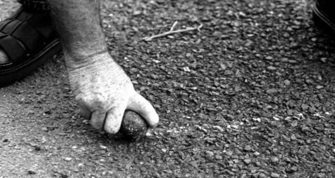 A competitor marks his position 5/8/2000