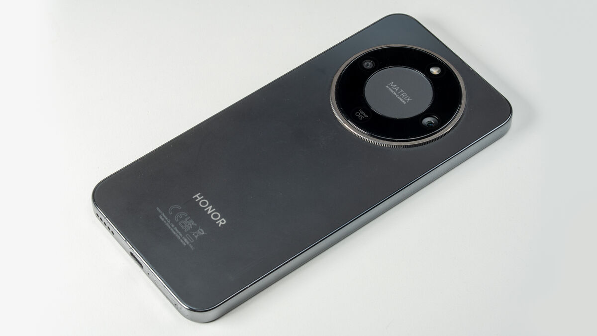 Battery life is a major highlight, with the Magic 8 Lite comfortably lasting up to two days on a single charge in real-world use. Picture: Noel Campion. Battery life is a major highlight, with the Magic 8 Lite comfortably lasting up to two days on a single charge in real-world use. Picture: Noel Campion.